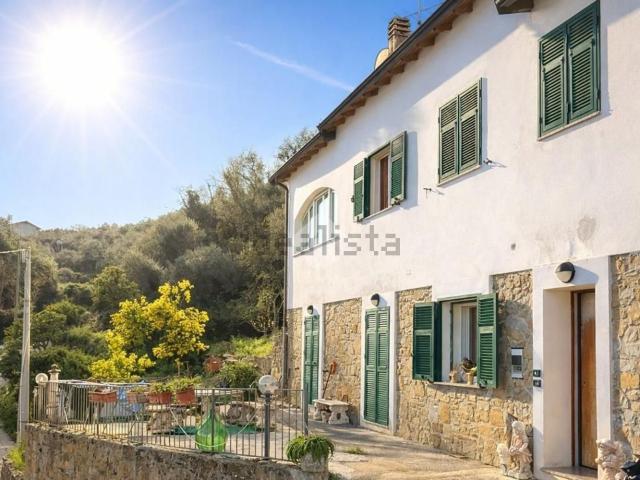 Casa in vendita a Dolceacqua, Liguria