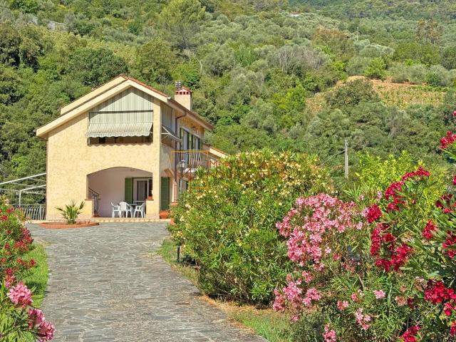 Casa in vendita a Dolceacqua, Liguria