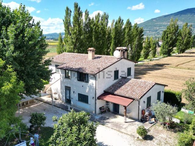 Casa in vendita a Assisi, Umbria