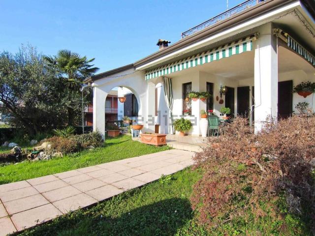 Casa in vendita a Ceriano Laghetto, Lombardia