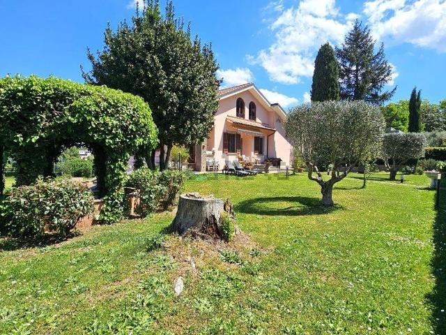 Casa in vendita a Viterbo, Lazio