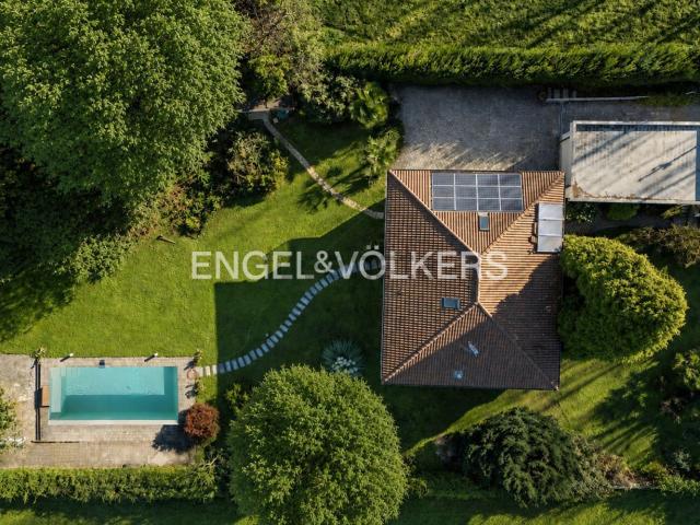 Casa in vendita a Ranco, Lombardia