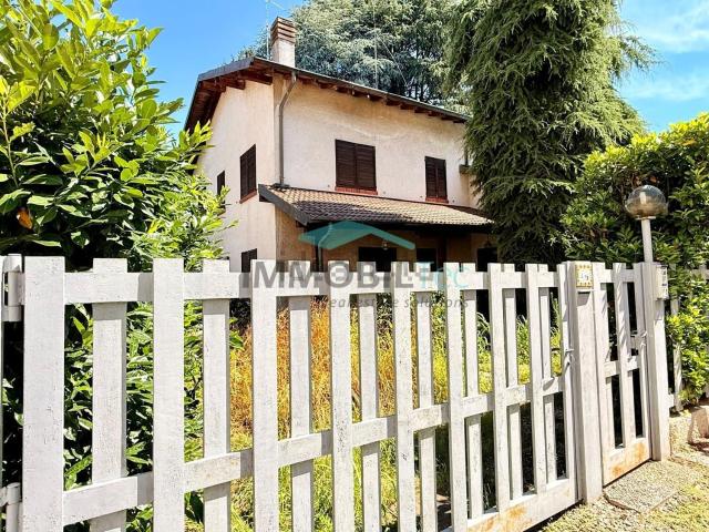 Casa in vendita a Saronno, Lombardia