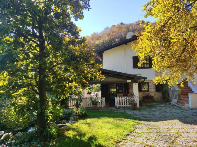 Casa in vendita a Comunità Montana Parco Alto Garda bresciano, Gardone Riviera