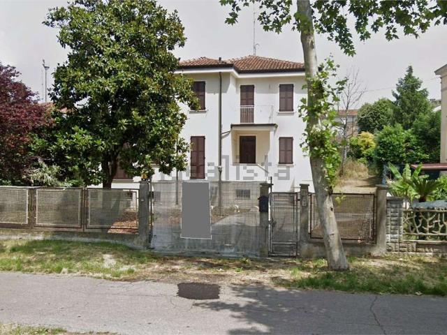 Casa in vendita a Mirandola, Modena