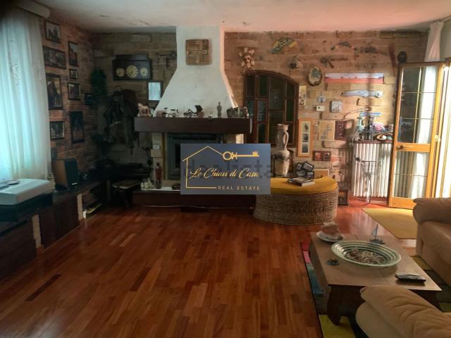 Casa in vendita a Collesalvetti, Toscana