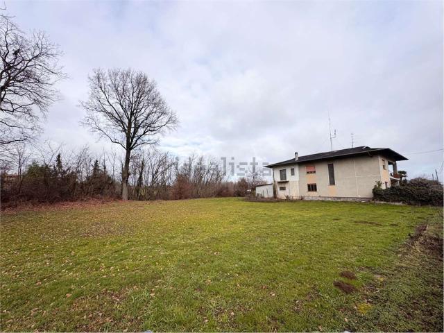 Casa in vendita a Oleggio, Novara
