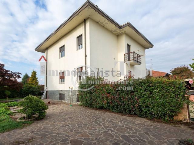 Casa in vendita a Uboldo, Lombardia