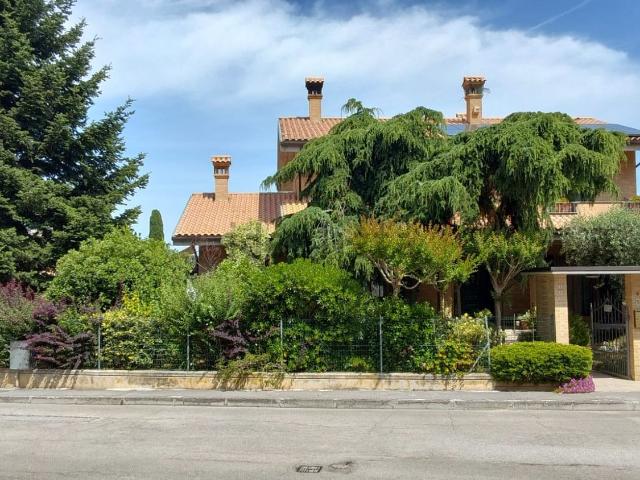 Casa in vendita a Chiesanuova, Marche