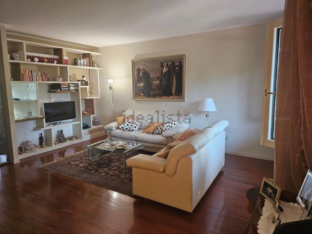 Casa in vendita a Galcetello e Villa Fiorita, Prato