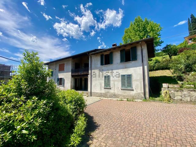 Casa in vendita a Bindella, Erba