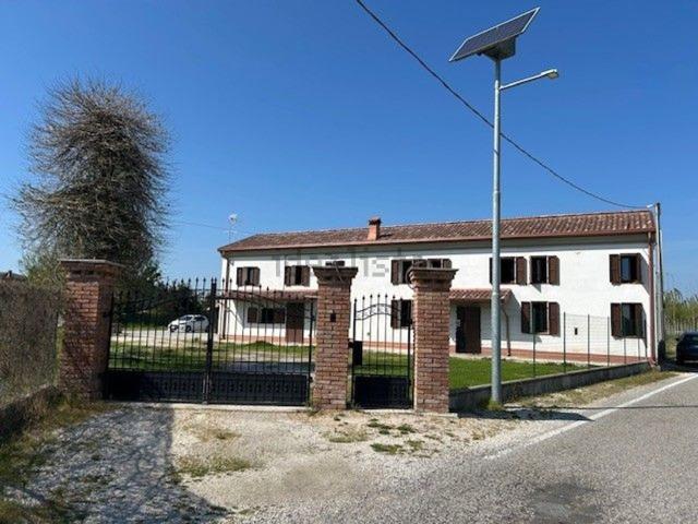 Casa in vendita a Stienta, Veneto