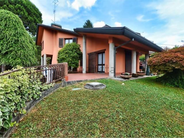 Casa in vendita a Capiago Intimiano, Lombardia