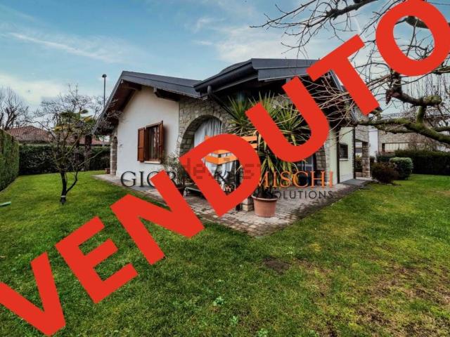 Casa in vendita a Verderio Superiore, Lombardia