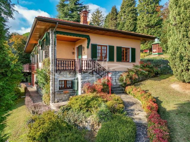 Casa in vendita a Proserpio, Lombardia