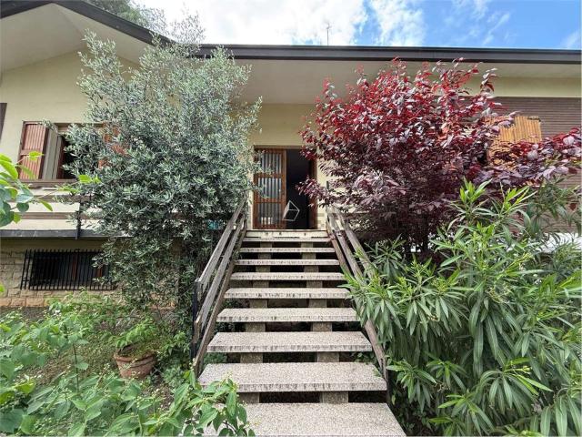 Casa in vendita a Unione di comuni Terre di Castelli, Vignola