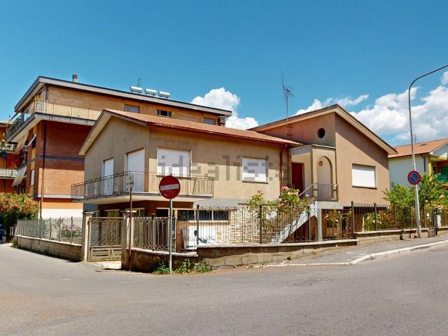 Casa in vendita a Piazza Tevere, Rieti
