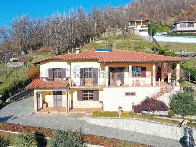 Casa in vendita a Unione Comuni Garfagnana, Villa Collemandina