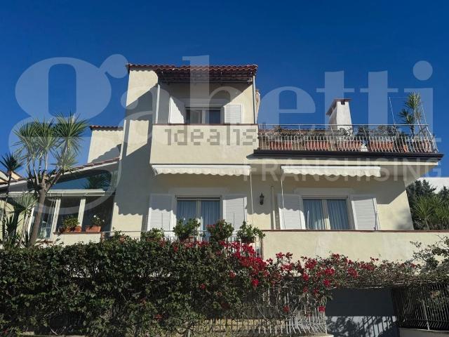 Casa in vendita a Pozzuoli, Campania