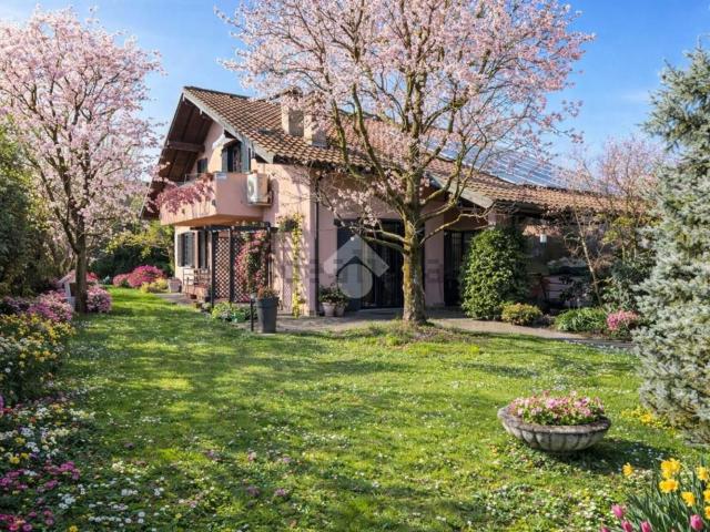 Casa in vendita a Passirano, Carnate