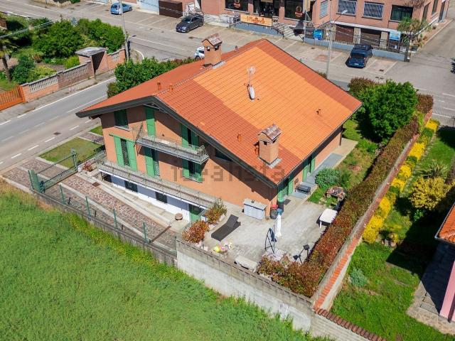Casa in vendita a Turate, Lombardia