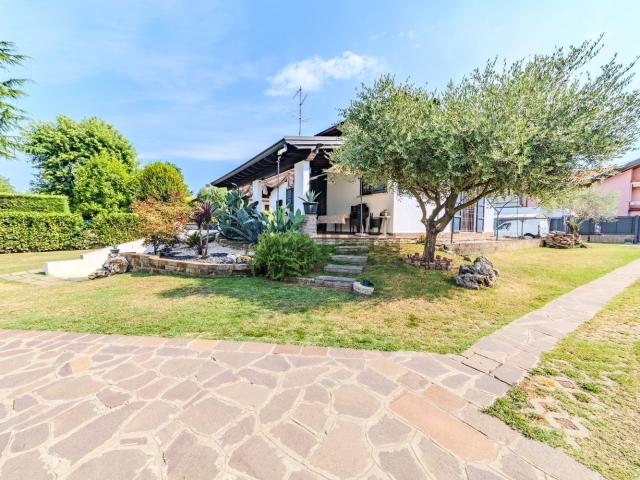 Casa in vendita a Cavenago Brianza, Lombardia
