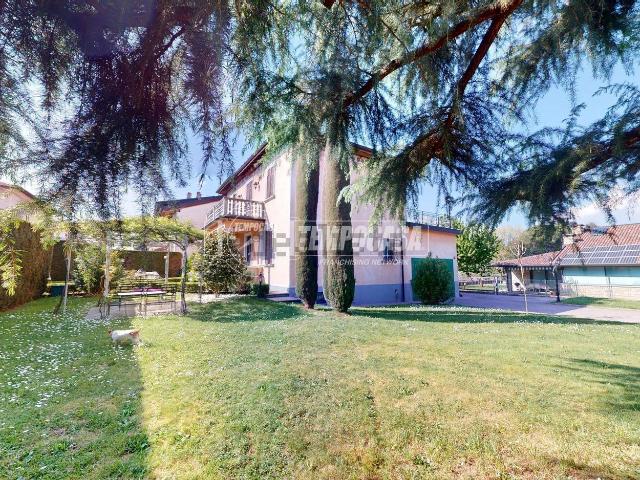 Casa in vendita a Solbiate con Cagno, Solbiate Comasco
