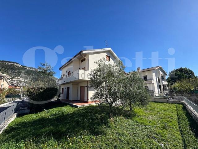 Casa in vendita a Pesche, Molise