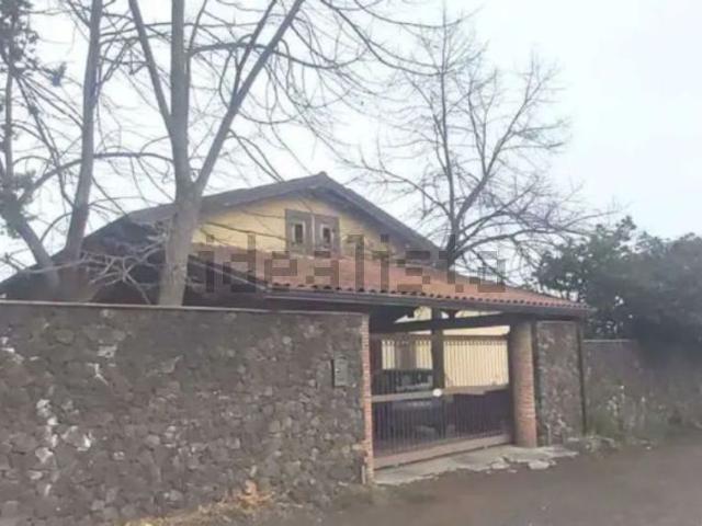 Casa in vendita a Pedara, Sicilia