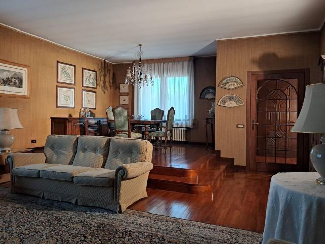 Casa in vendita a Samarate, Lombardia