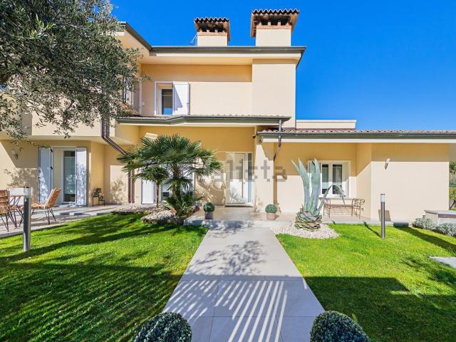 Casa in vendita a Desenzano Del Garda, Lombardia