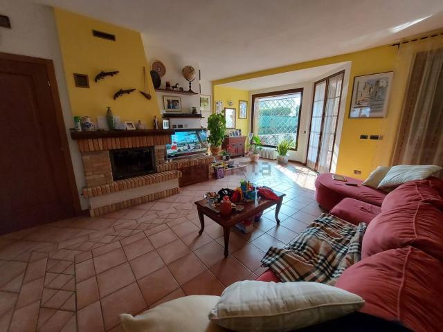 Casa in vendita a Tresinaro - Secchia, Re