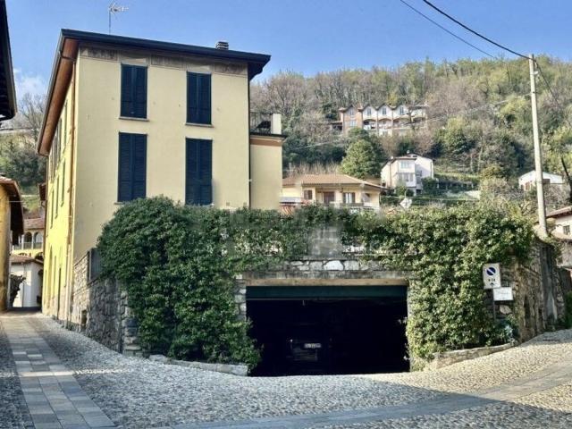 Casa in vendita a Proserpio, Lombardia