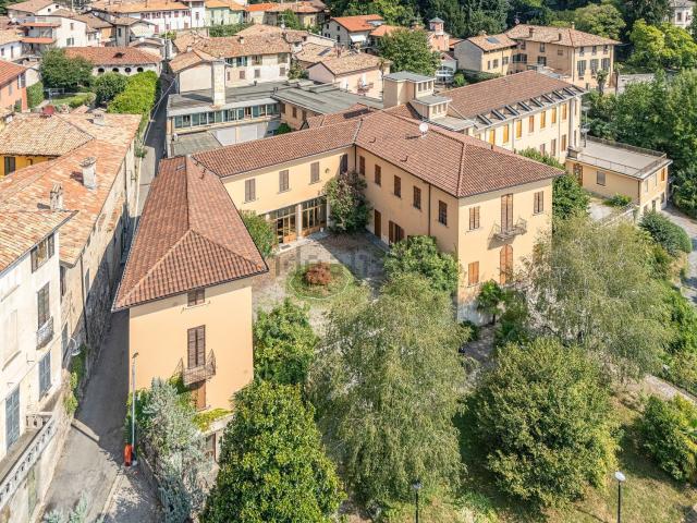 Casa in vendita a Crevenna, Erba