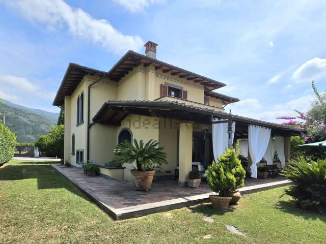 Casa in vendita a Marina Di Massa, Toscana