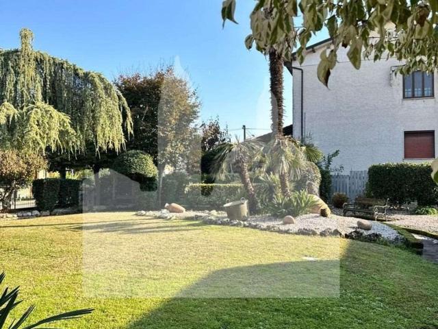 Casa in vendita a Borgo Virgilio, Cerese