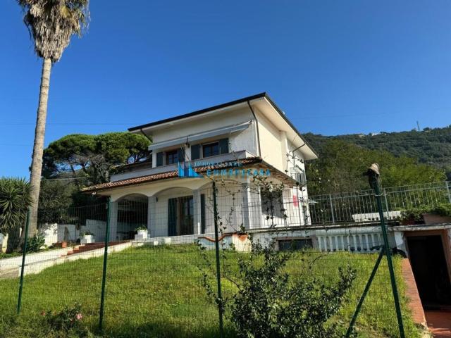 Casa in vendita a Carrara, Toscana