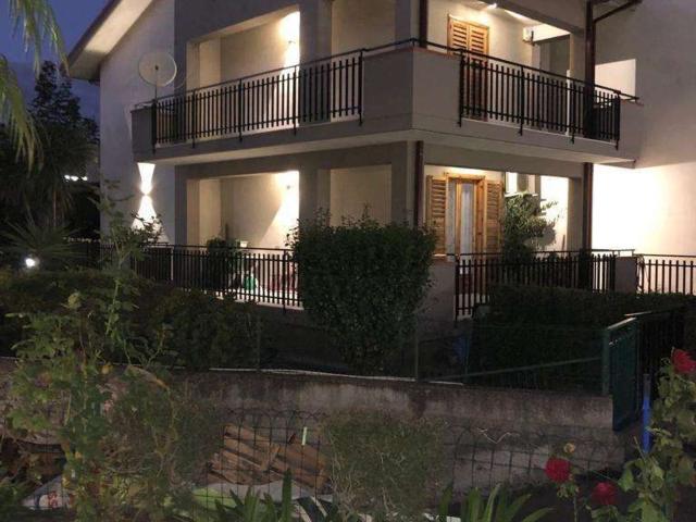 Casa in vendita a Aci Sant'antonio, Sicilia