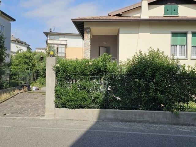 Casa in vendita a Desenzano Del Garda, Brescia