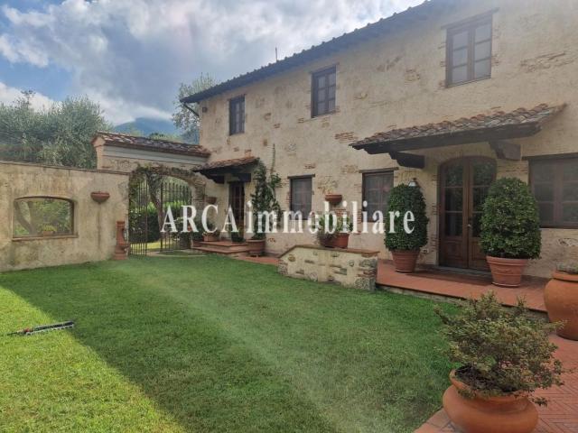 Casa in vendita a Tonfano, Toscana