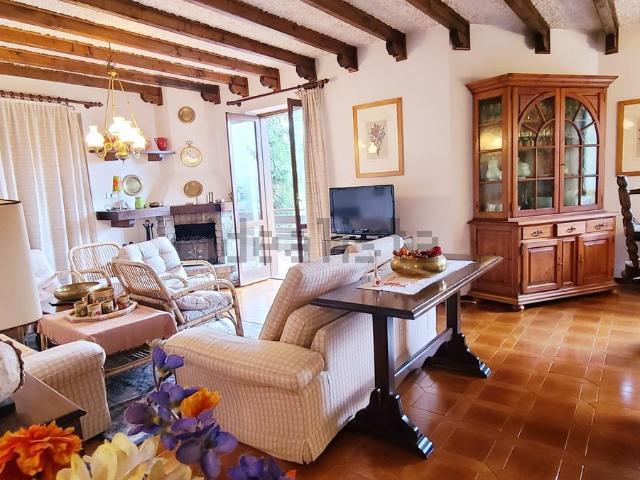 Casa in vendita a Borgo storico Taramelli, Selvino