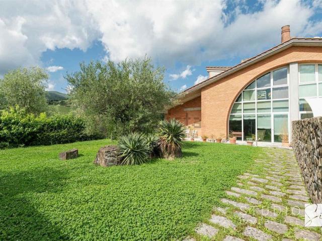 Casa in vendita a Montale, Toscana