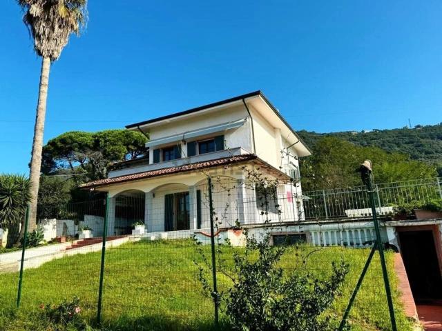 Casa in vendita a Carrara, Toscana