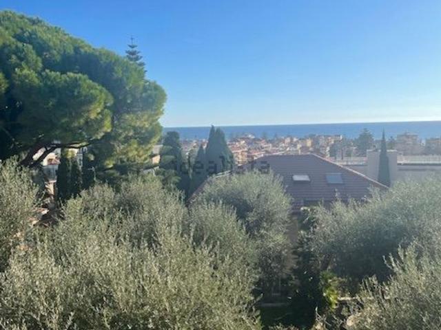 Casa in vendita a Vallecrosia, Liguria