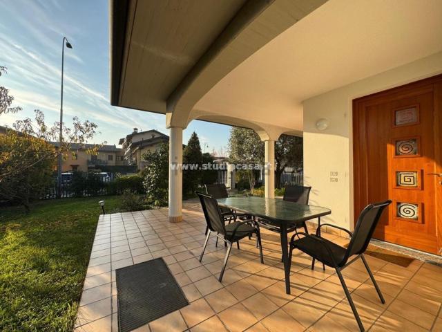 Casa in vendita a Mapello, Lombardia