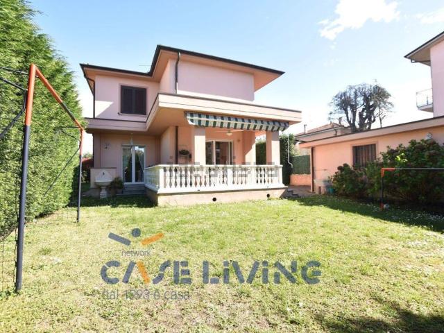 Casa in vendita a Unione dei Comuni I Fontanili, Rosate