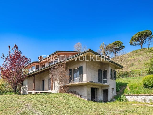 Casa in vendita a Pusiano, Lombardia