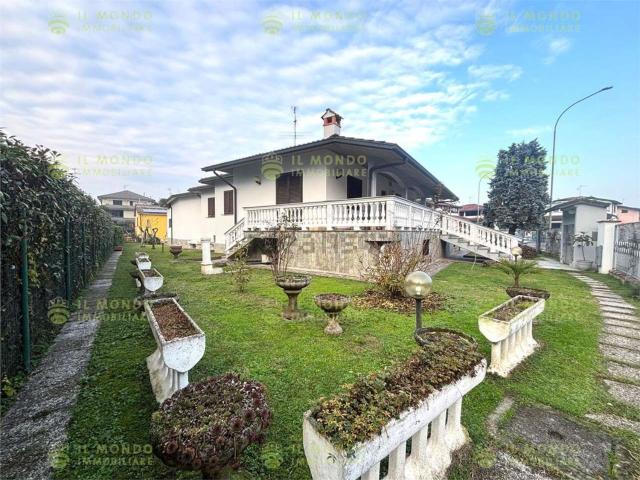 Casa in vendita a Carpiano, Lombardia