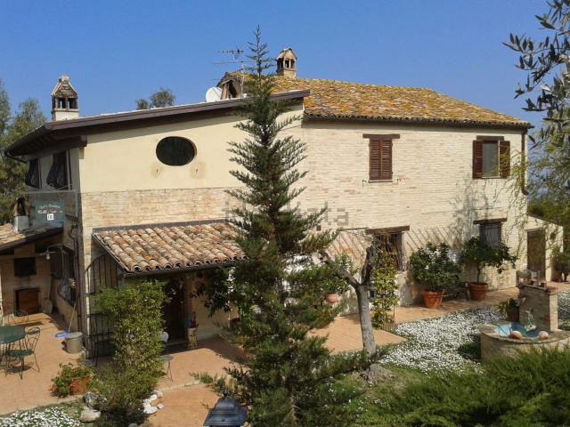 Casa in vendita a Unione dei Comuni della Val Vibrata, Ancarano