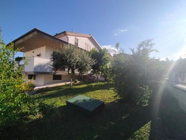 Casa in vendita a Loreto Aprutino, Abruzzo